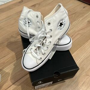 NWT- Converse Chuck Taylor All Star Platform - size 7